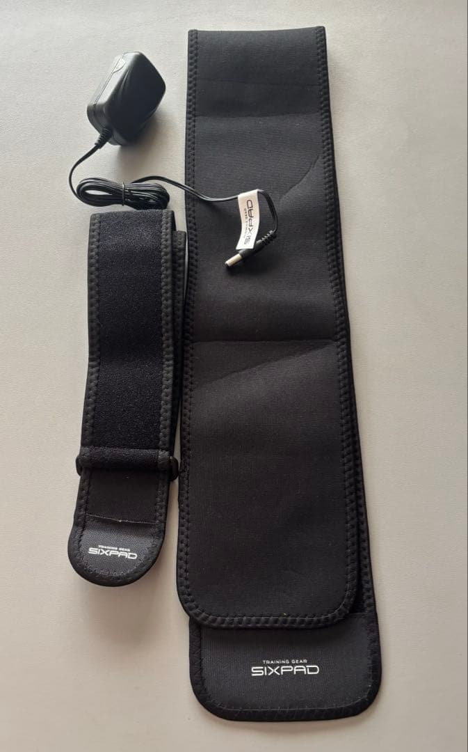 SIXPAD（シックスパッド）充電式 3点セット＋純正ジェルシート等 おまけ付き