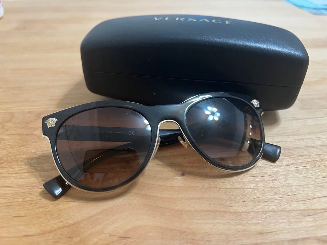 VERSACE キャットアイサングラス ブラック