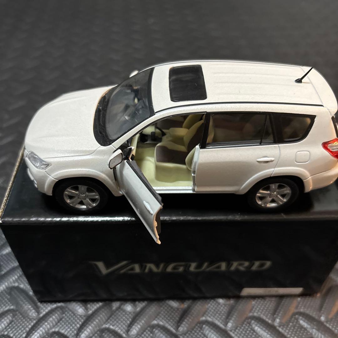 トヨタ Vanguard ミニカー 1/43