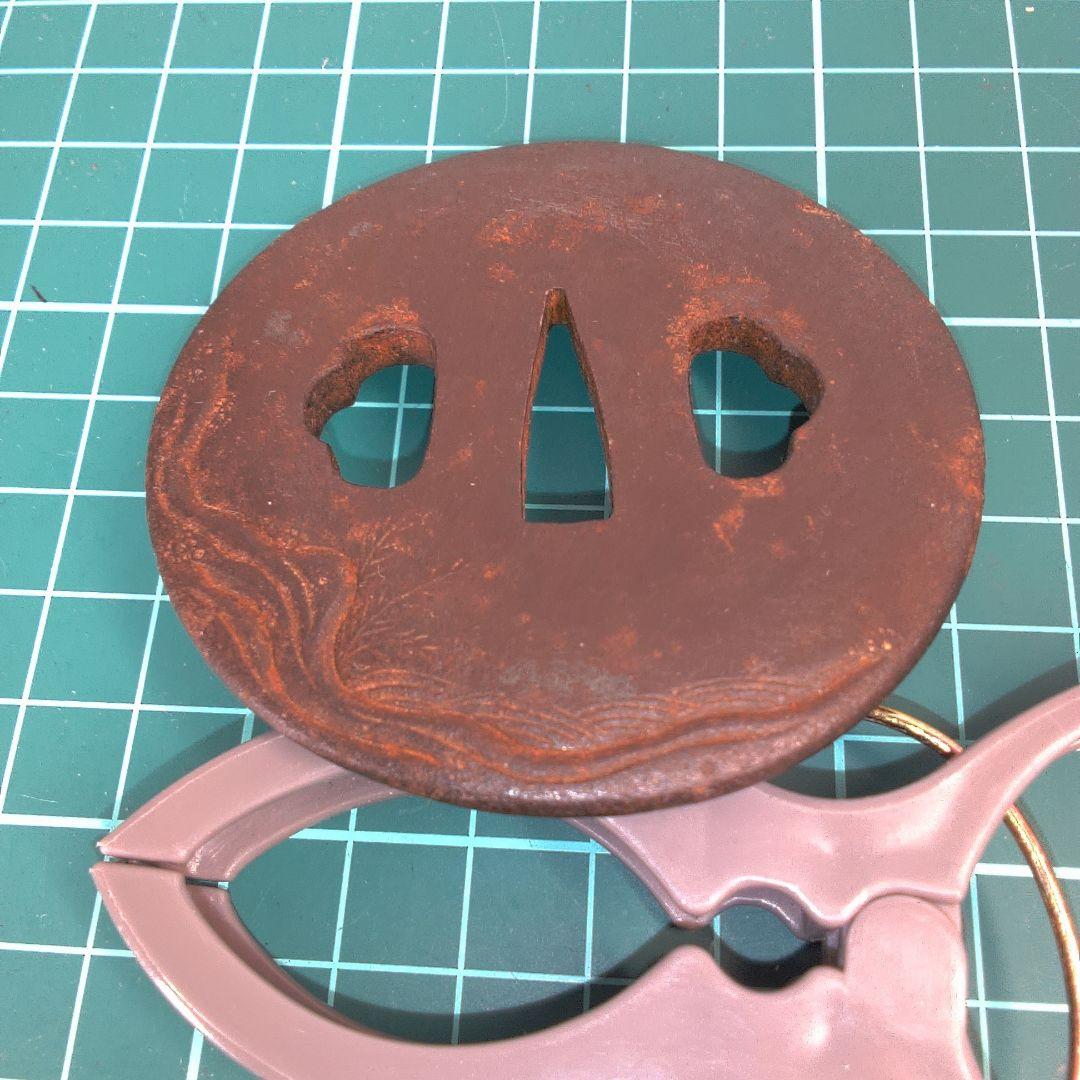 小物１ 波と風の模様の金属製鍔