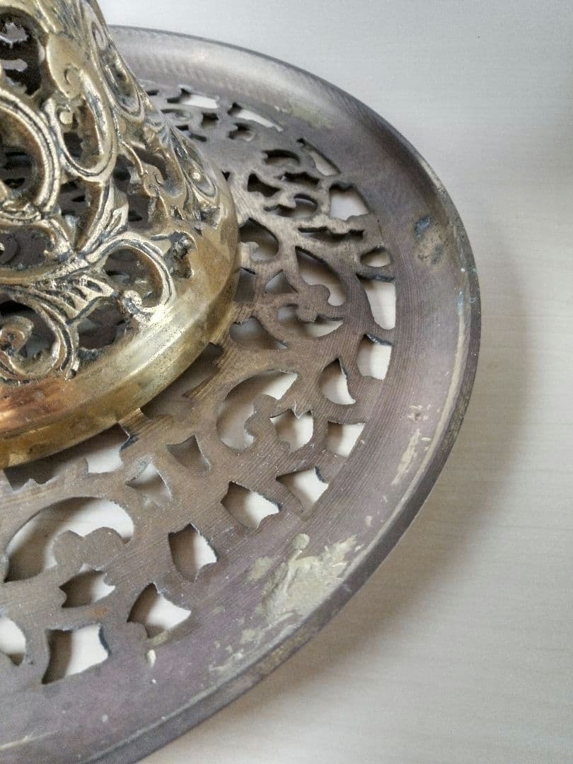 ヴィンテージ装飾の真鍮製　透かし彫り　サイドテーブル　プラントスタンド