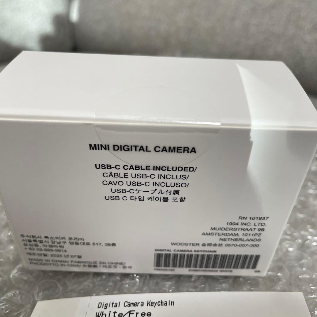 supreme デジタル　カメラ　キーチェーン