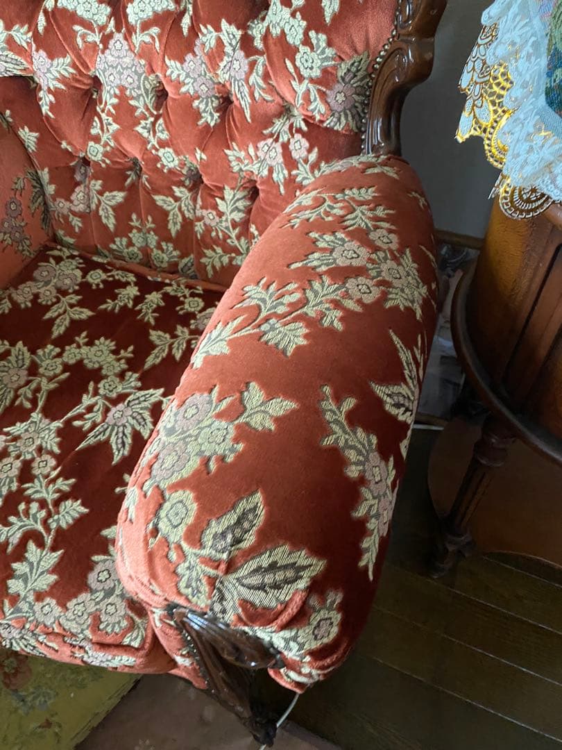 金華山　イタリア　クラシック赤色ベルベットアームソファ