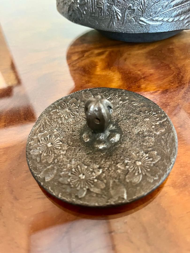 虎山工房　南部鉄器　鉄瓶　砂鉄　箱付き　取扱説明書付き　南部形　桜