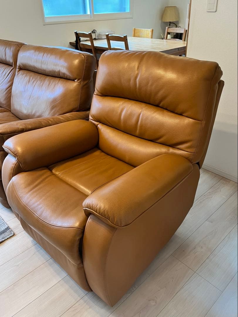 ニトリ　１人用　電動リクライニングソファ(ビリーバー3) 本革 厚革