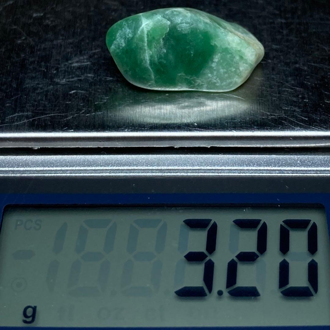 【専用品】糸魚川翡翠　ロウカン宝石質 翡翠　翡翠輝石　原石　3.2ｇ