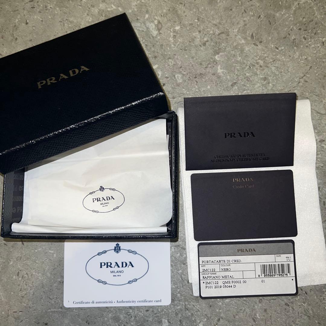 PRADA レザー名刺入れ