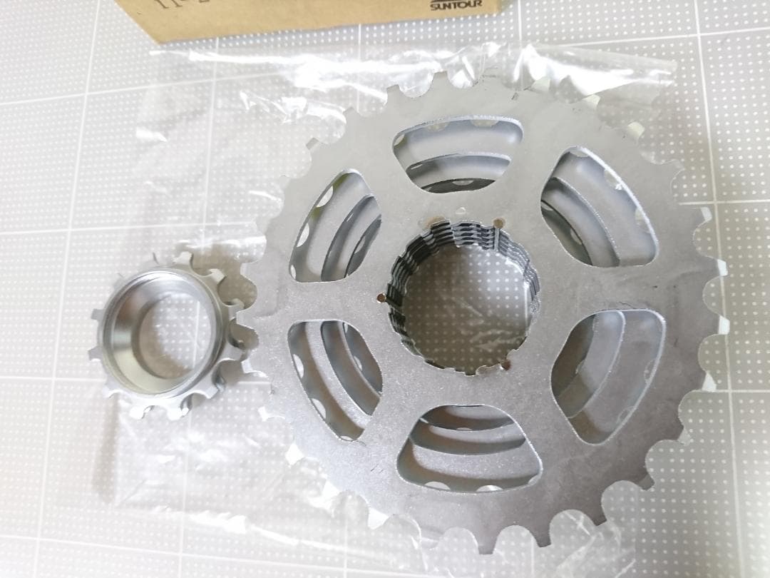 【新品】 ８速リアハブ & スプロケット SUPERBE PRO サンツアー