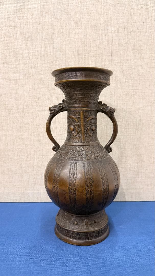 銅製 古風意匠 香炉台・飾り台｜青銅色｜静かな佇まい｜一点物