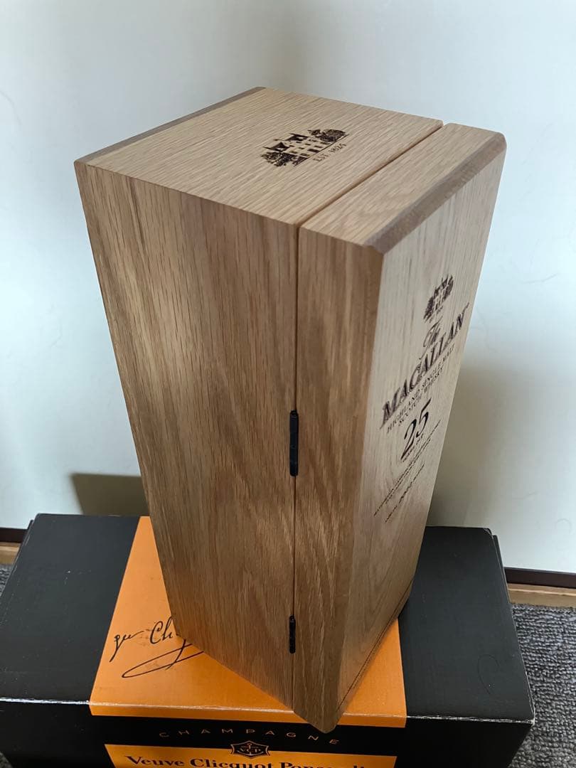 未開封メーカー正規品The Macallan 25年 ハイランドシングルモルト