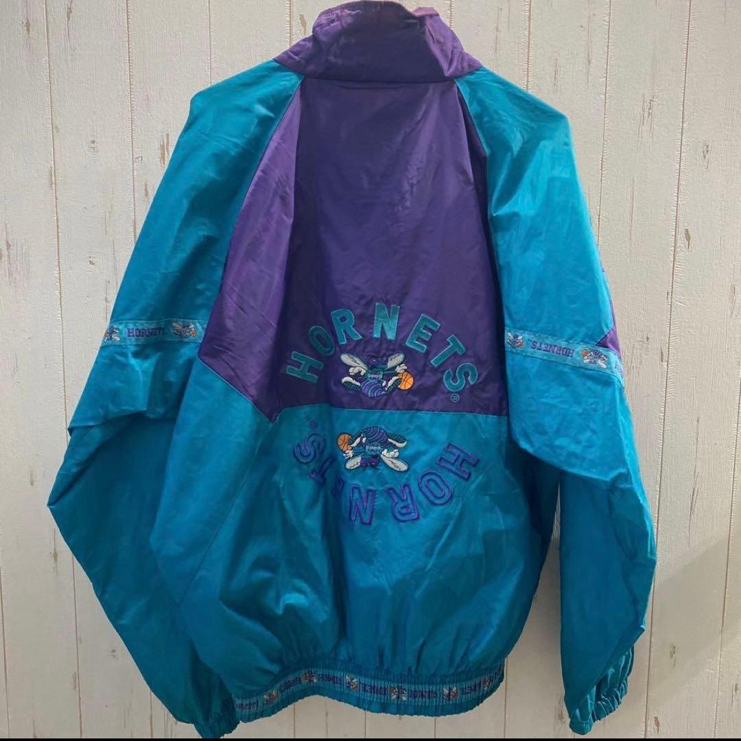 【古着】NBAシャーロット・ホーネッツ　ナイロンジャケット　ビンテージ　アウター
