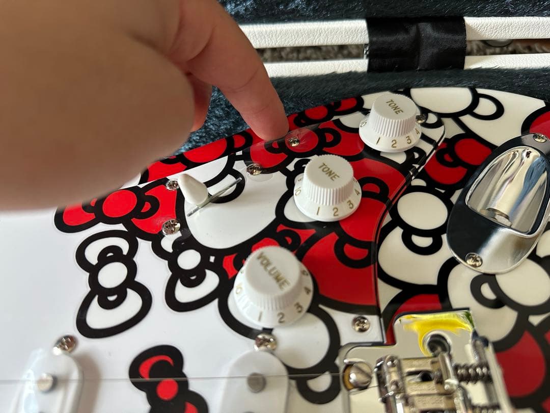 ギター Fender Hello Kitty 50th Anniversary NEW