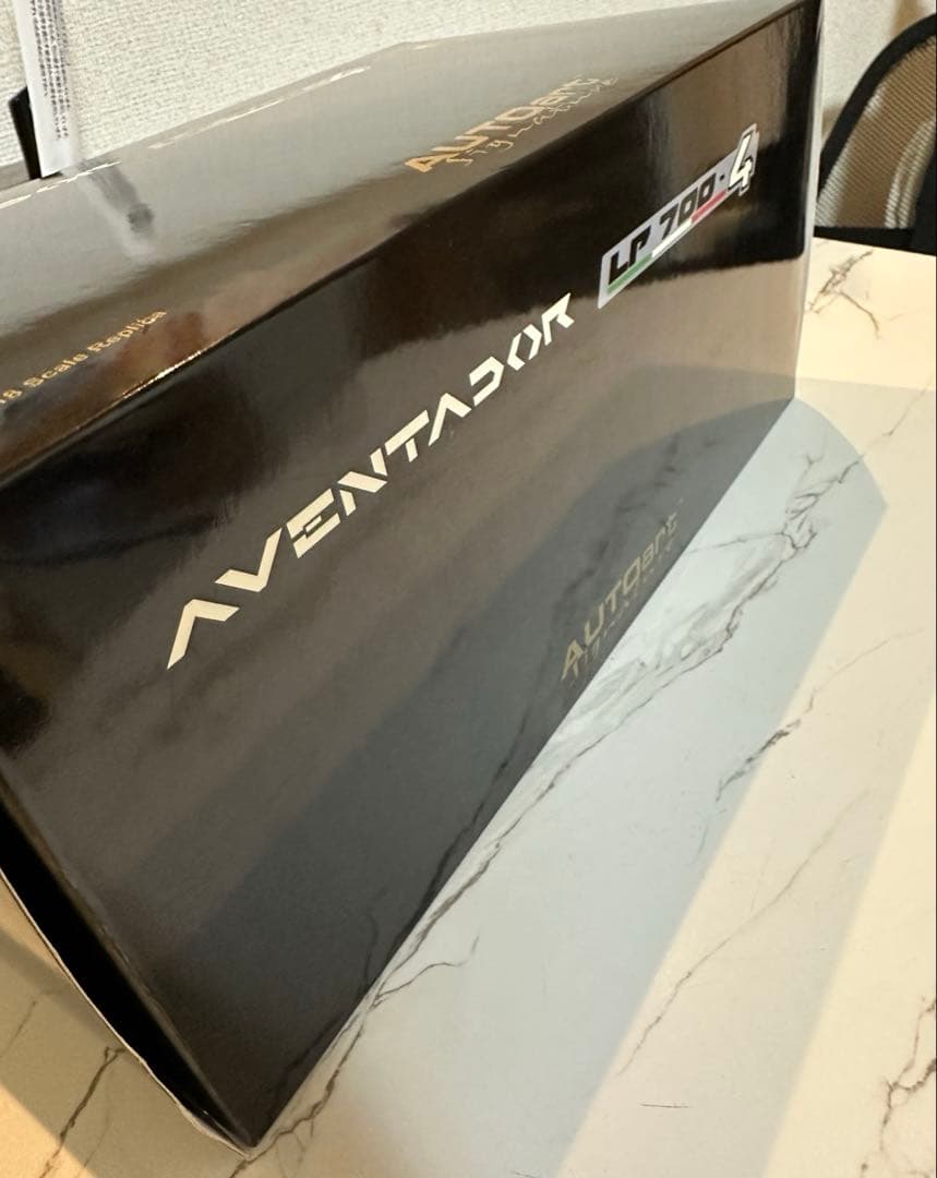 オートアートアベンタドール　LP700-4ランボルギーニ1:18 マットブラック