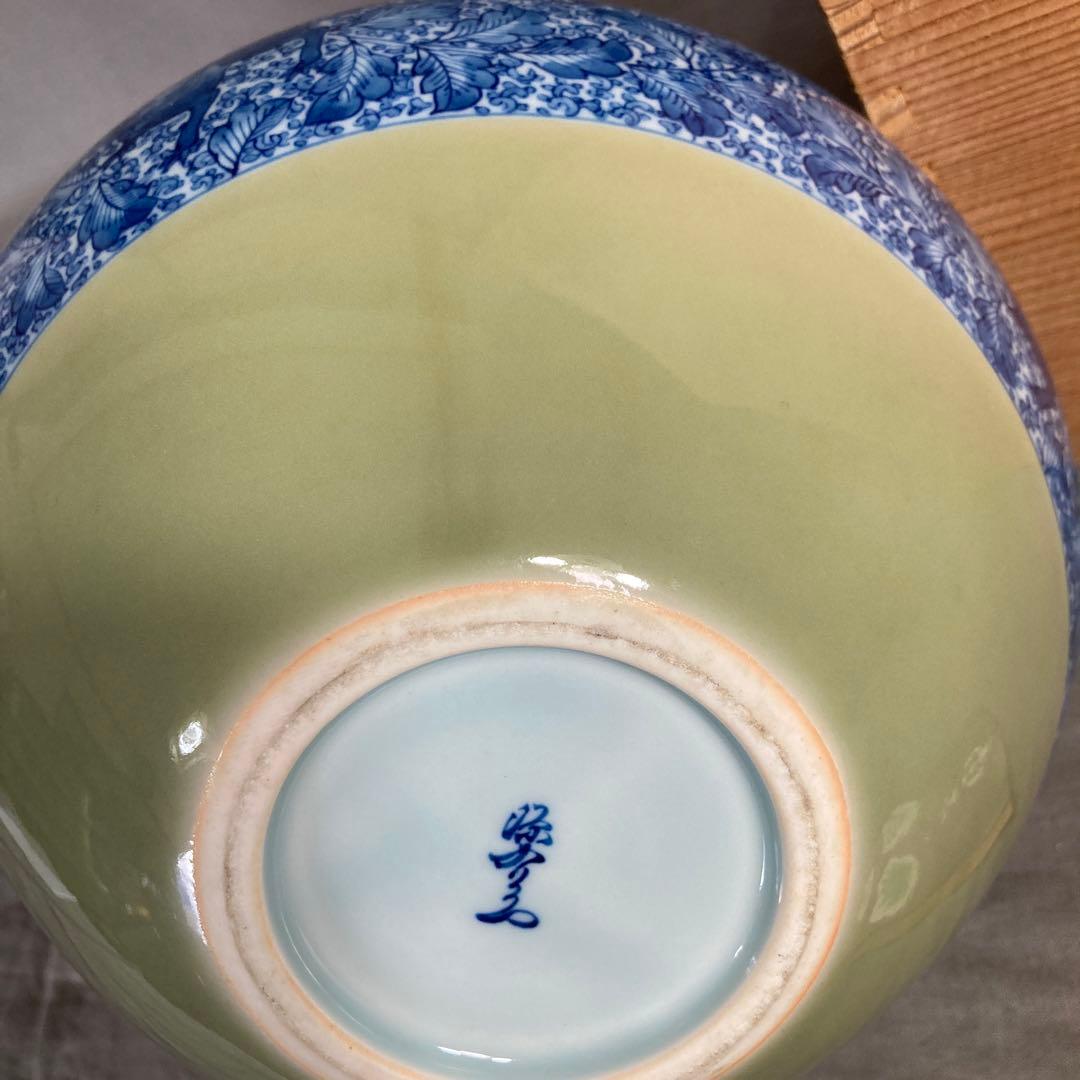 【源右衛門】古伊万里の伝統　日本の名窯　舘林源右衛門作　青磁獅子唐草文　花瓶