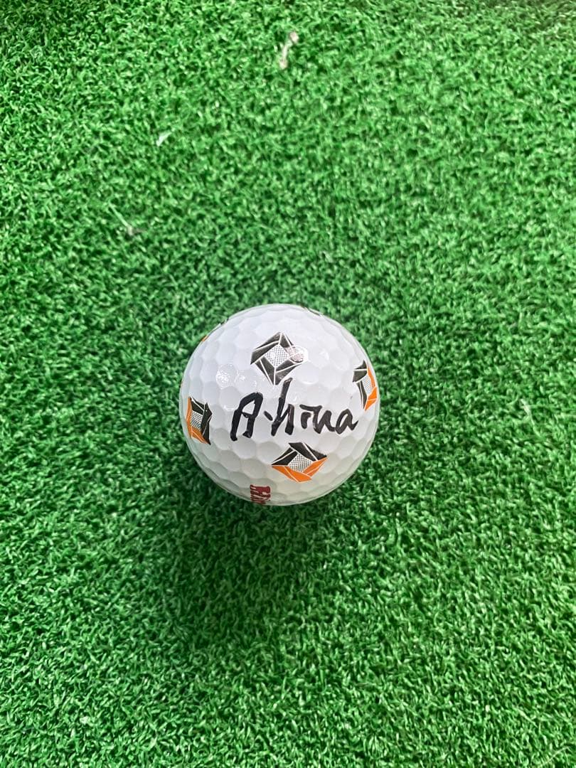 新垣比奈プロのオンネーム入りサインボール