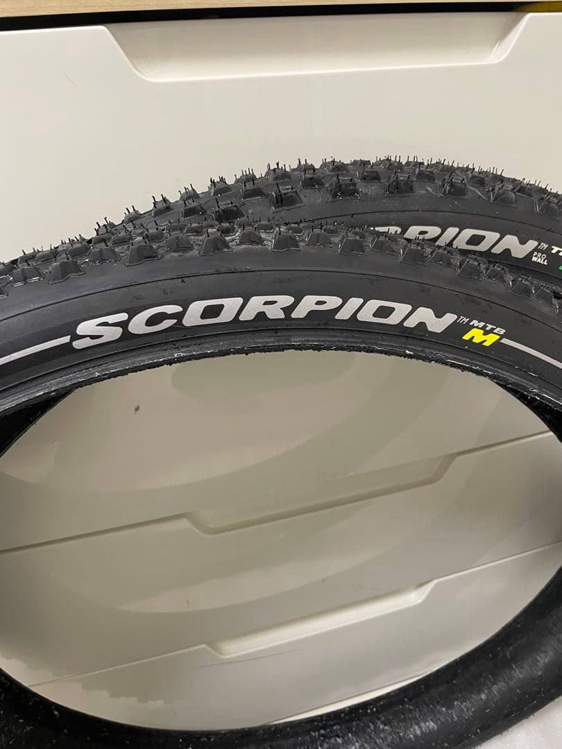 29×2.4 Pirelli SCORPION MTB R&M タイヤ前後セット