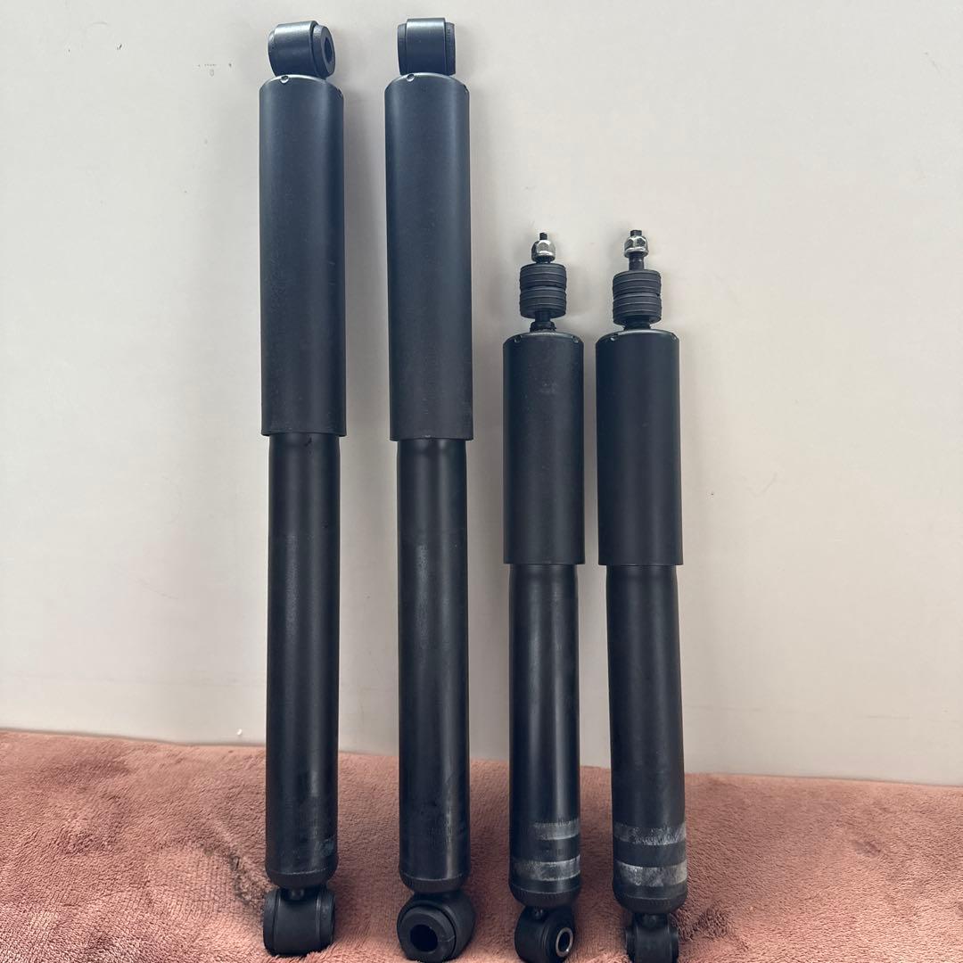 ハイエース　ダークプライムS純正ショックアブソーバー4本セット