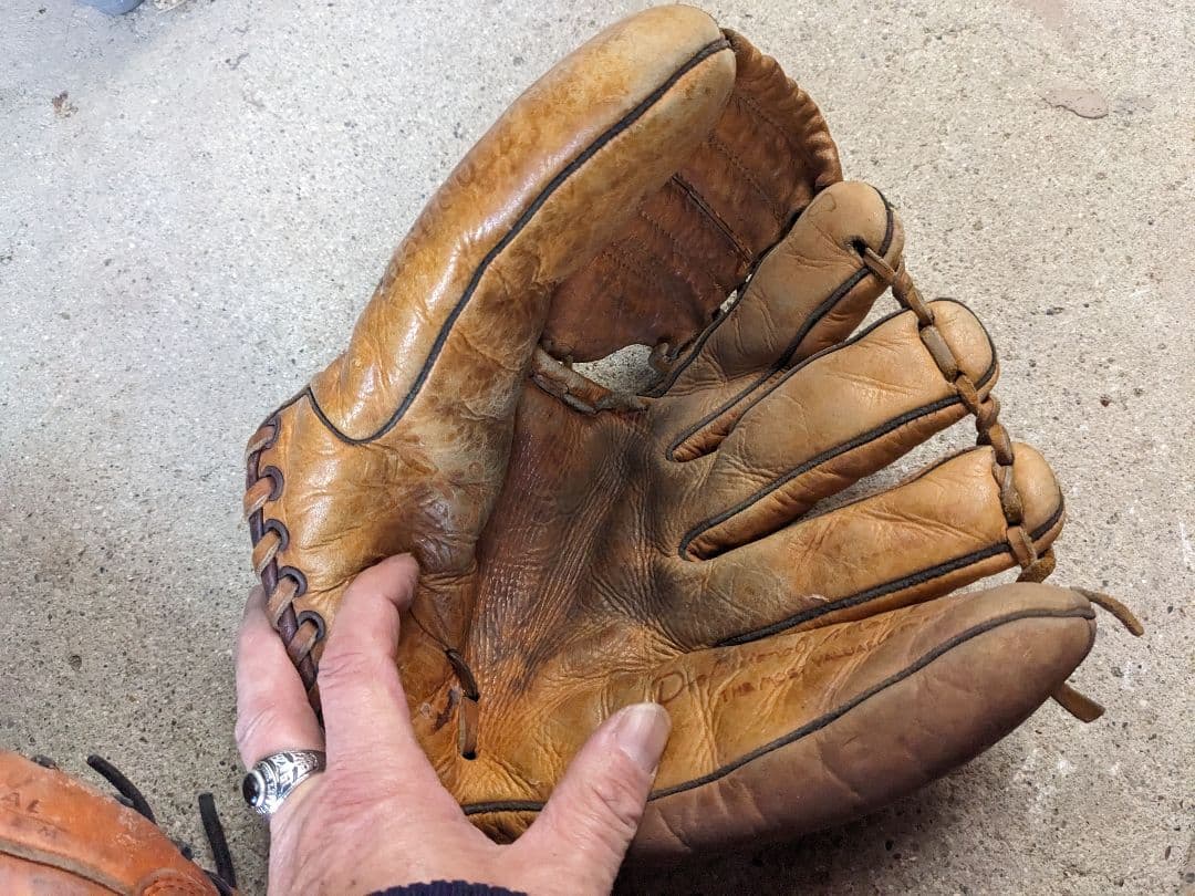 昔の野球　グローブ8個セット(⁠✿⁠^⁠‿⁠^⁠)