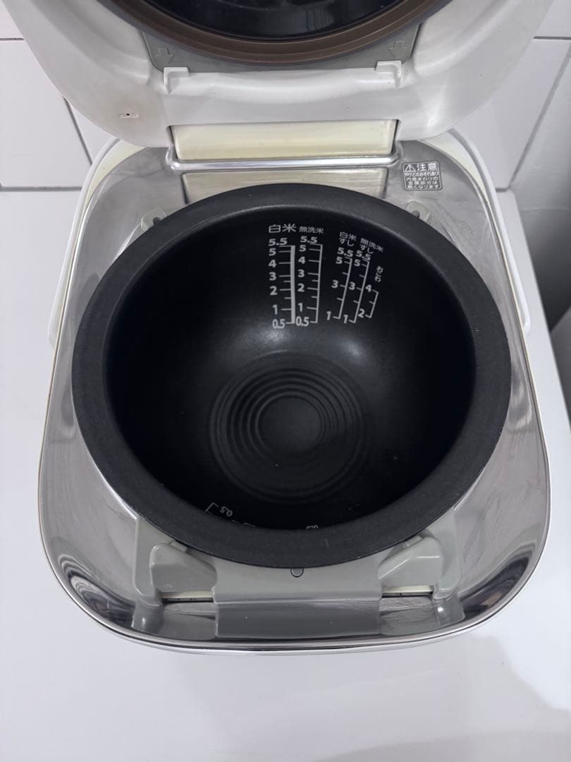 【リサ】東芝　RC-10VXL 真空圧力IHジャー炊飯器、5.5合炊き