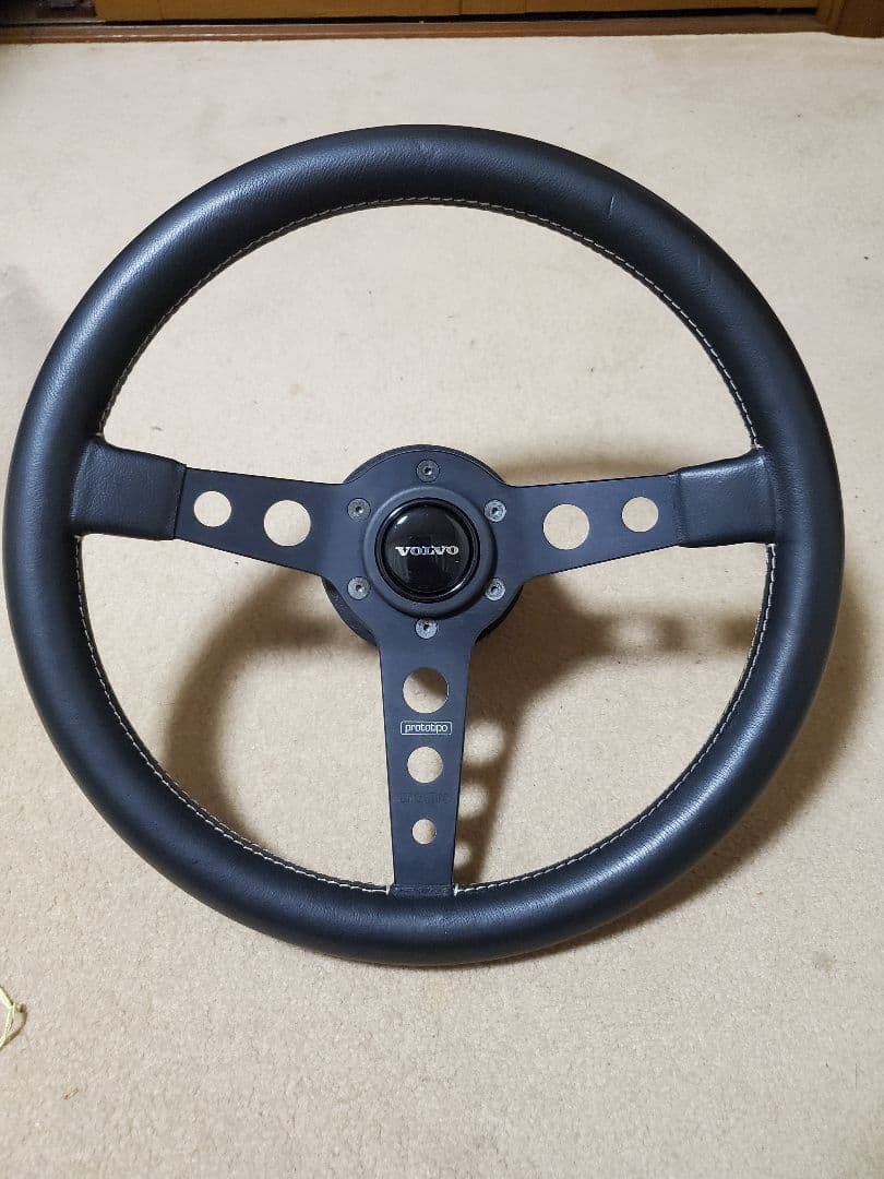 VOLVOボス付きMOMO ステアリングホイール