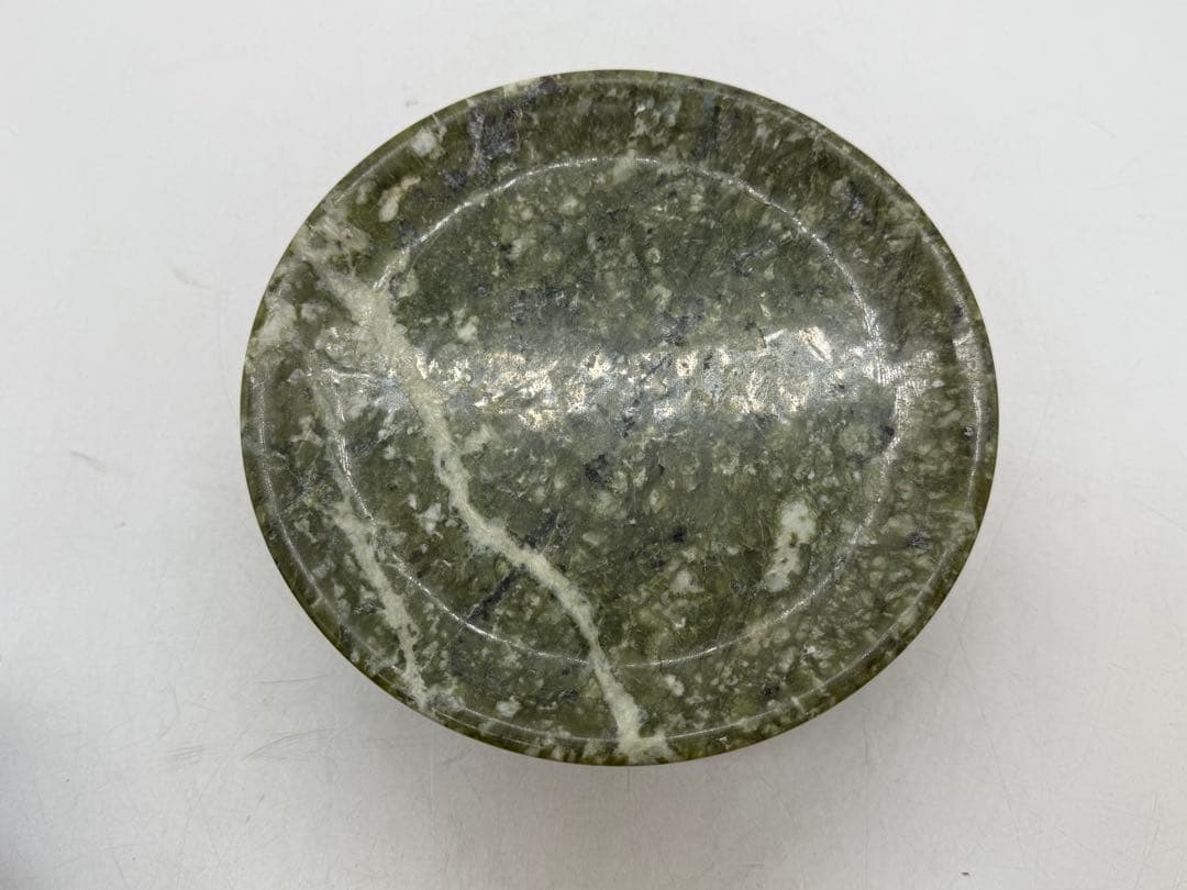 中国　砡製　高台皿　重さ675g 送料込み251113