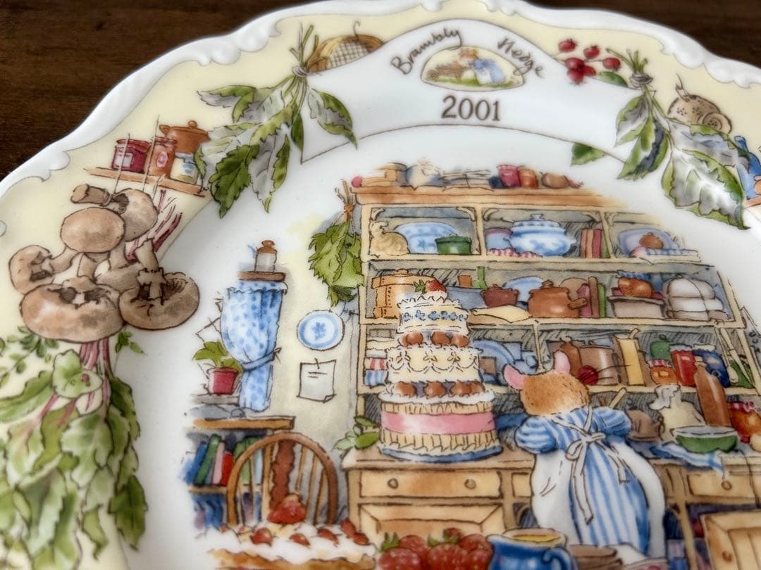 【廃盤品】ブランブリーヘッジ 2001 イヤープレート のばら村のものがたり