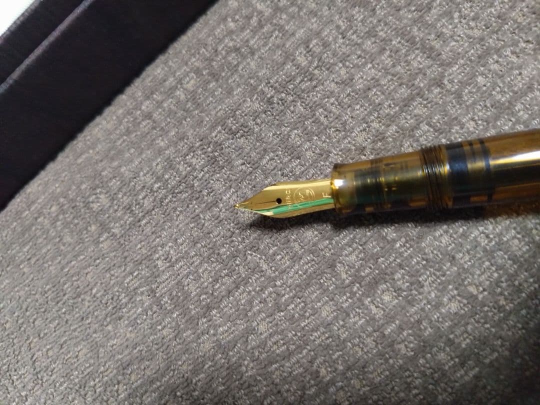 Pelikan 万年筆 M200コニャック　『Ｆ』インク瓶付き