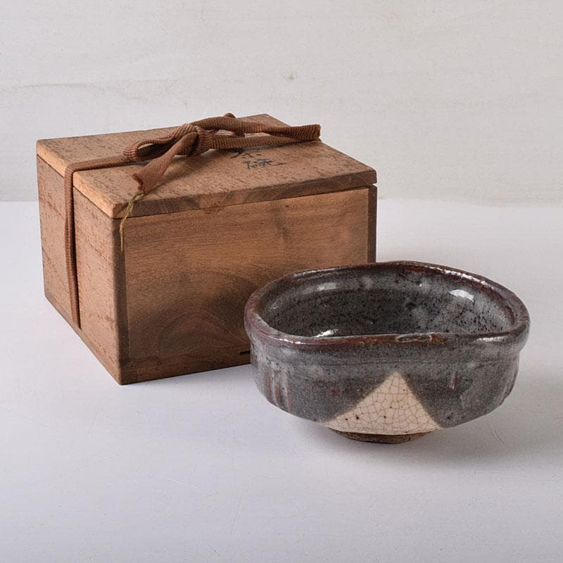 茶道具　鼠志野焼　升形茶碗　時代箱　V　R7989