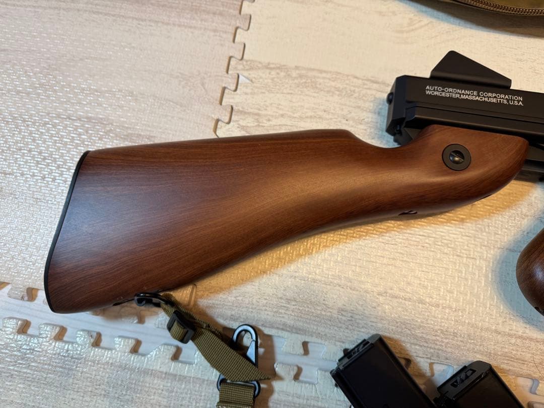 トンプソンM1A1 電動ガン(ケース+バッテリー+マガジン付き)