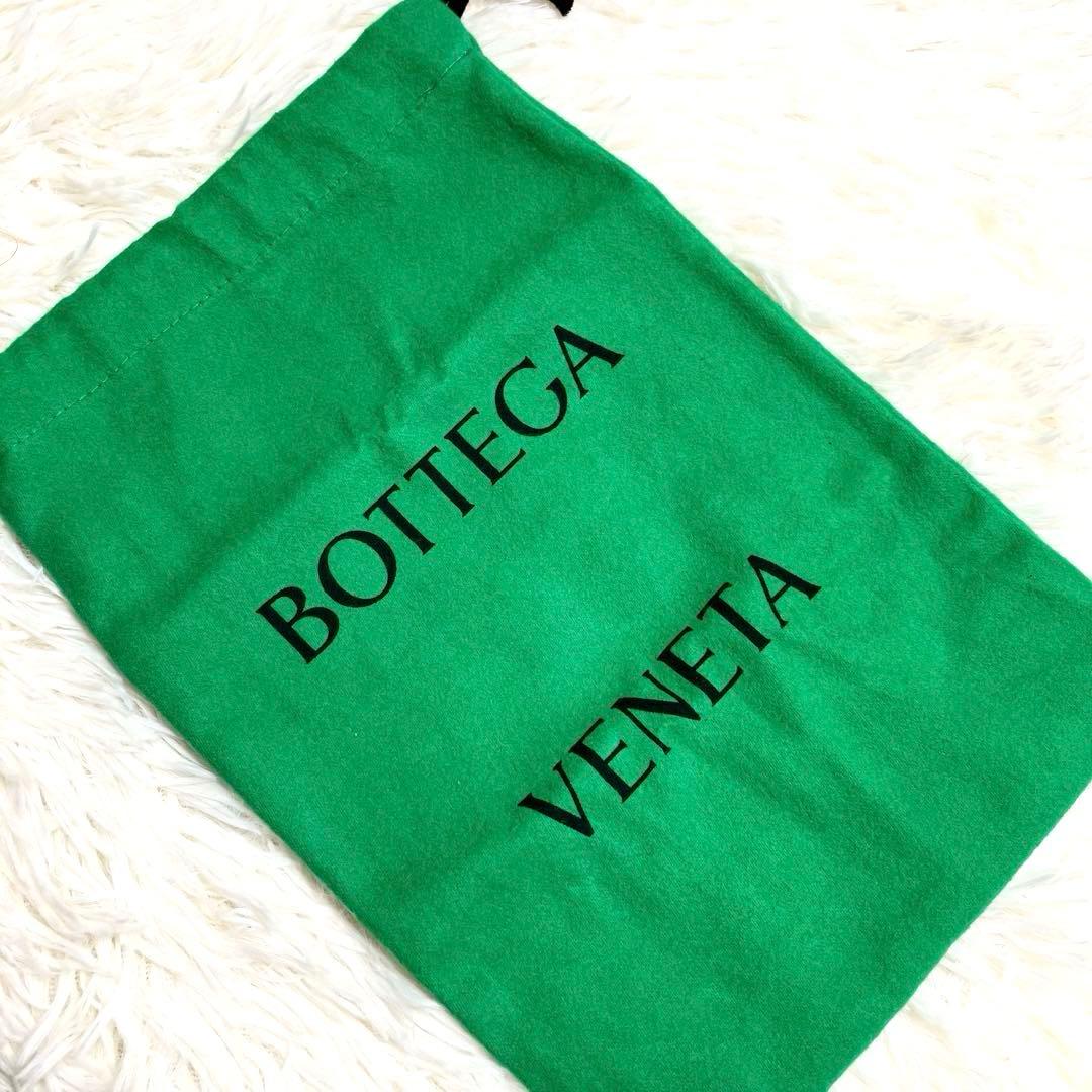 【美品】ボッテガヴェネタ＊ボディバッグ マキシイントレ カセット 現行IC搭載