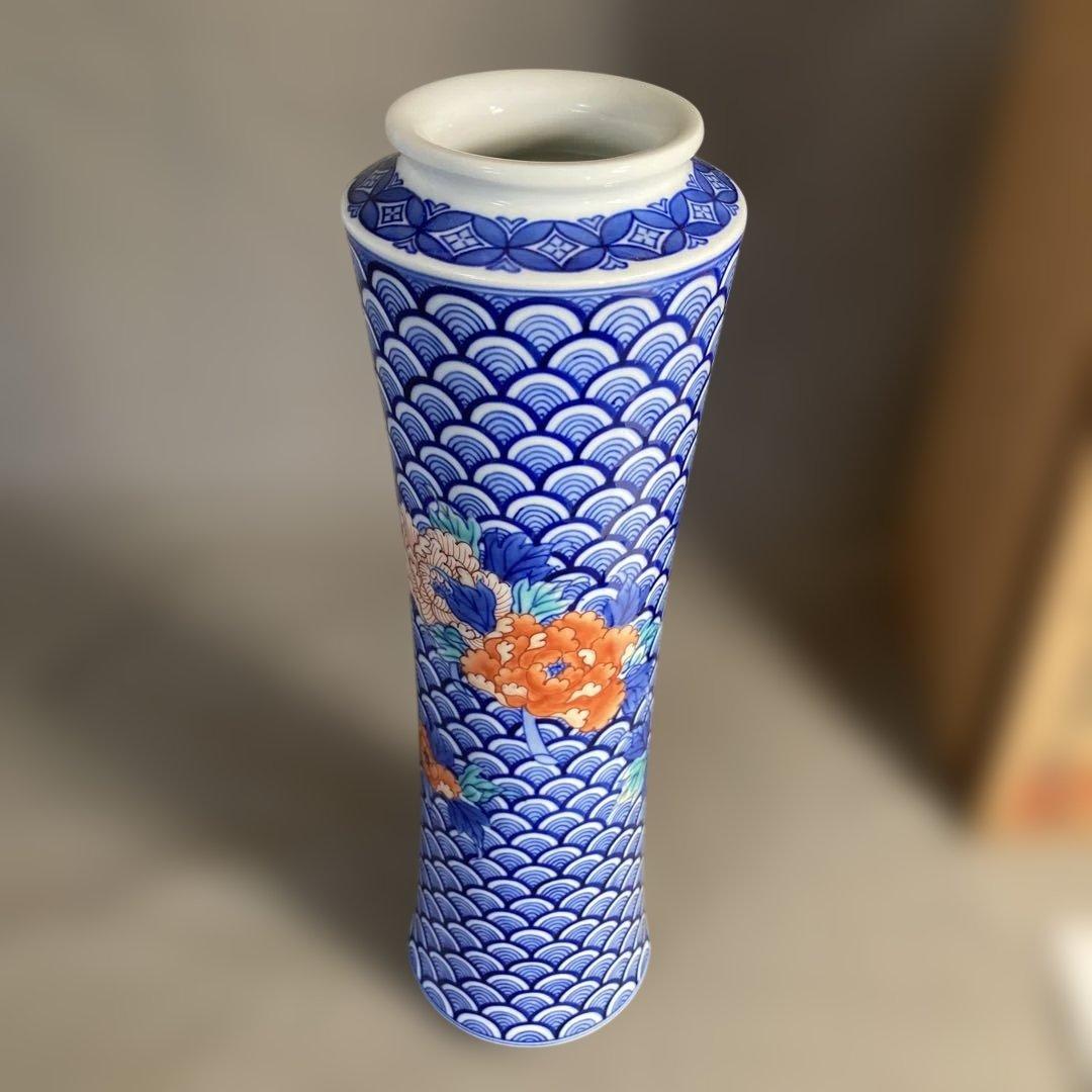 【市川光春】色鍋島の伝統　鍋島藩窯　御庭焼　市川光春作　錦牡丹波波地文　花瓶