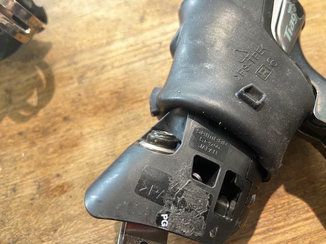 シマノ　ティアグラ　ST-4700 左右セット　カバー新品　送料込み2×10速