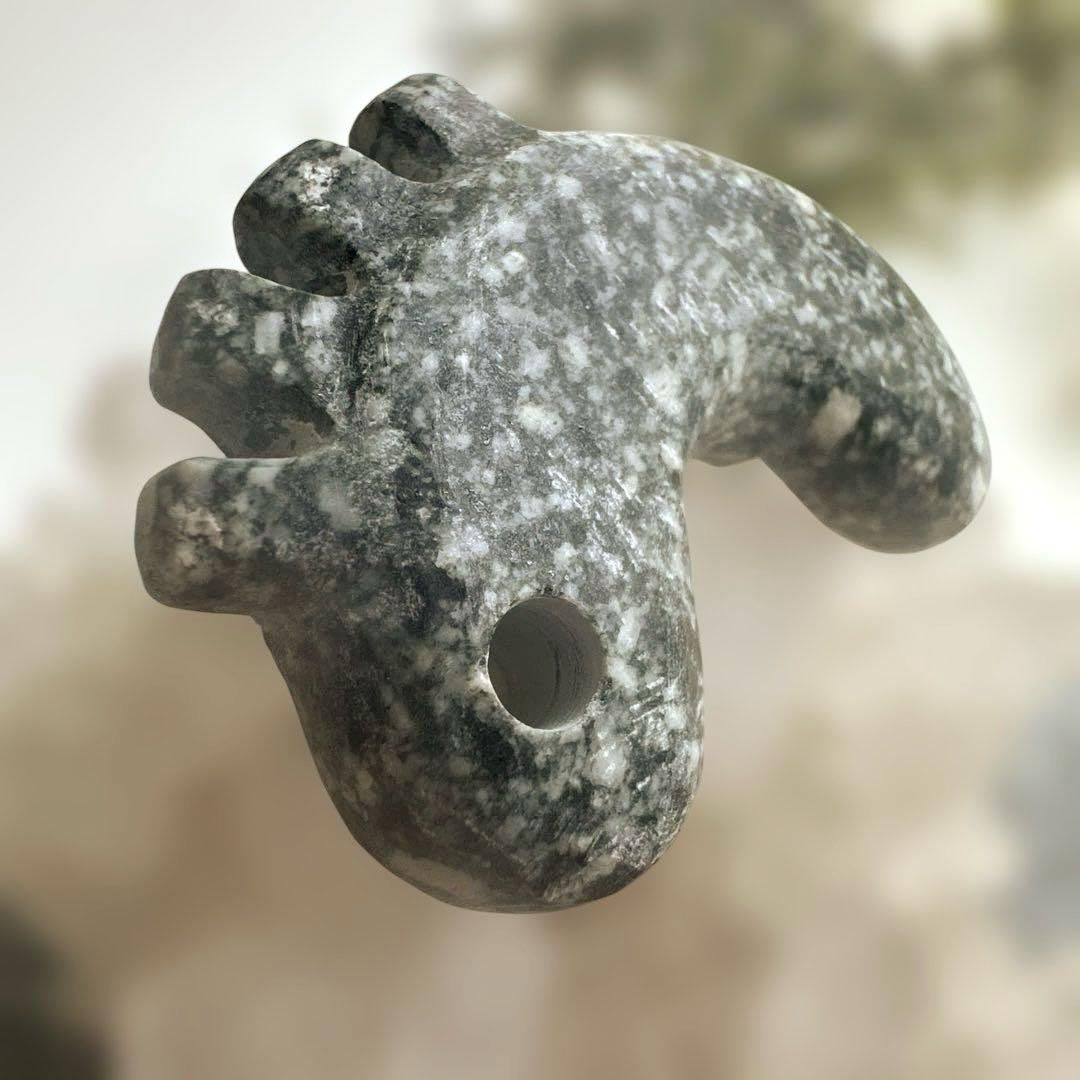 遠野霊石　願いを叶える龍神勾玉(光背)背ビレ切れ込み　獣型勾玉一ノ型