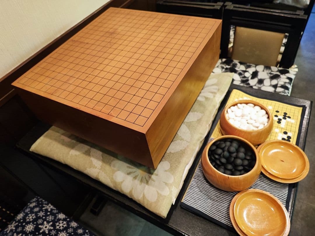 厚さ1cm蛤那智黒石36号 足つき囲碁盤50号セット