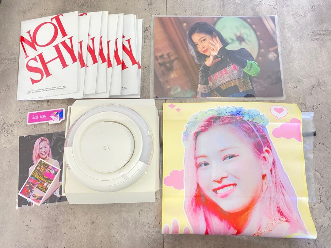 ＋itzy K-POP ペンライト 垂れ幕 ポストカード