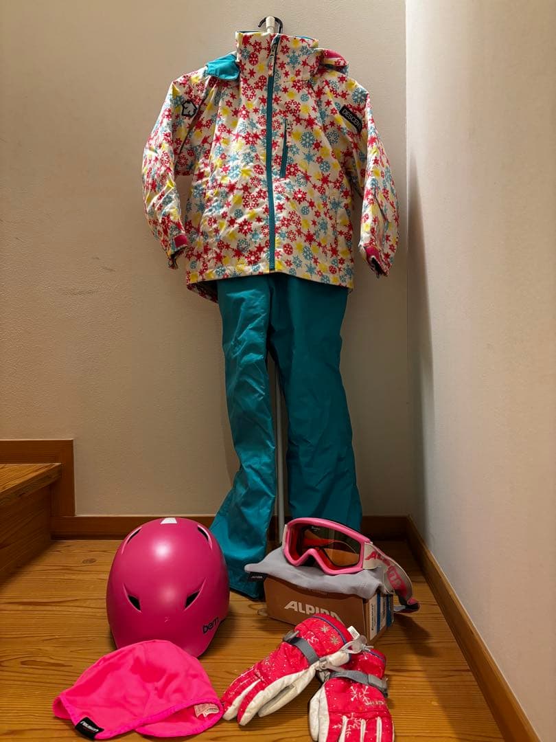 【すぐに滑れるセット！】DESCENTE 子供スキーウェアに、色々ついて特価！