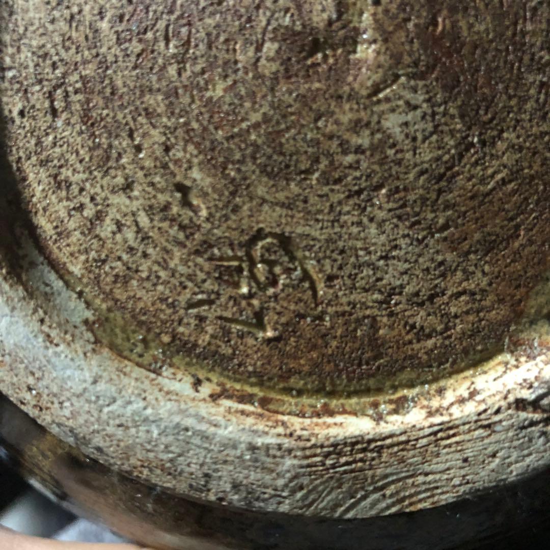 究極の古美術◼️蔵から黒飴のような美しい雰囲気の良い飴色の花瓶、壺が出てきました。