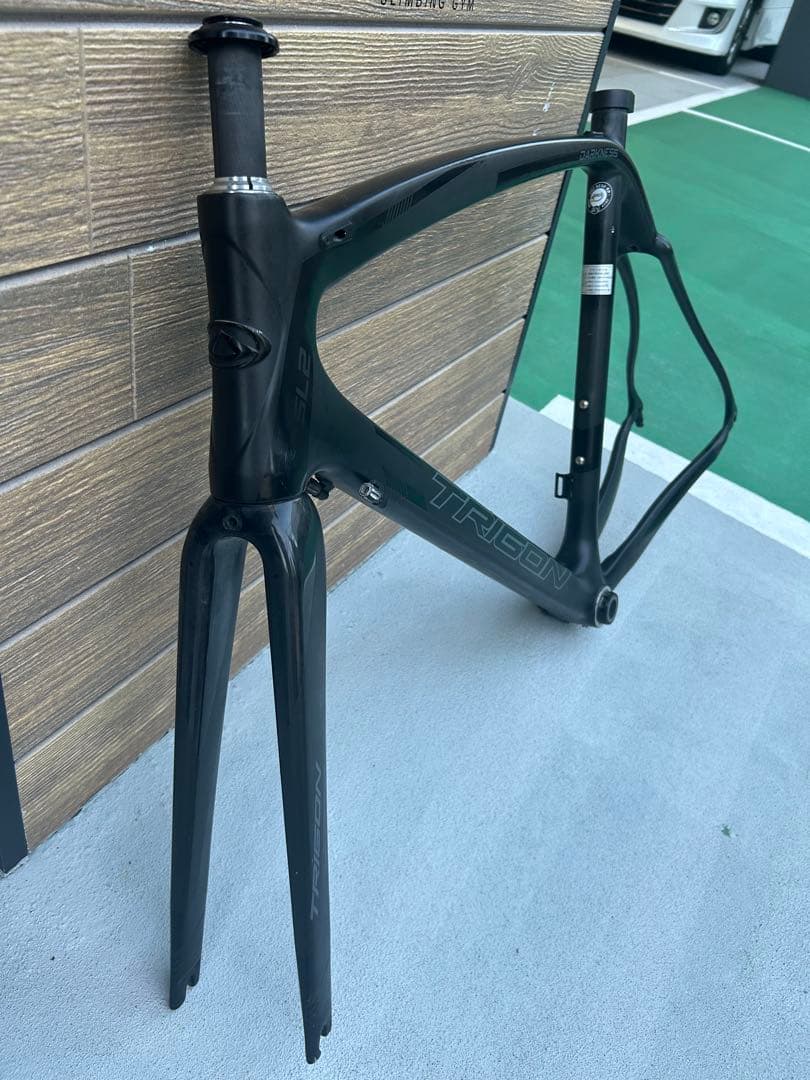 ◆カーボンロードバイク重量1.78kg【TRIGON】完成車で定価29万円程の物