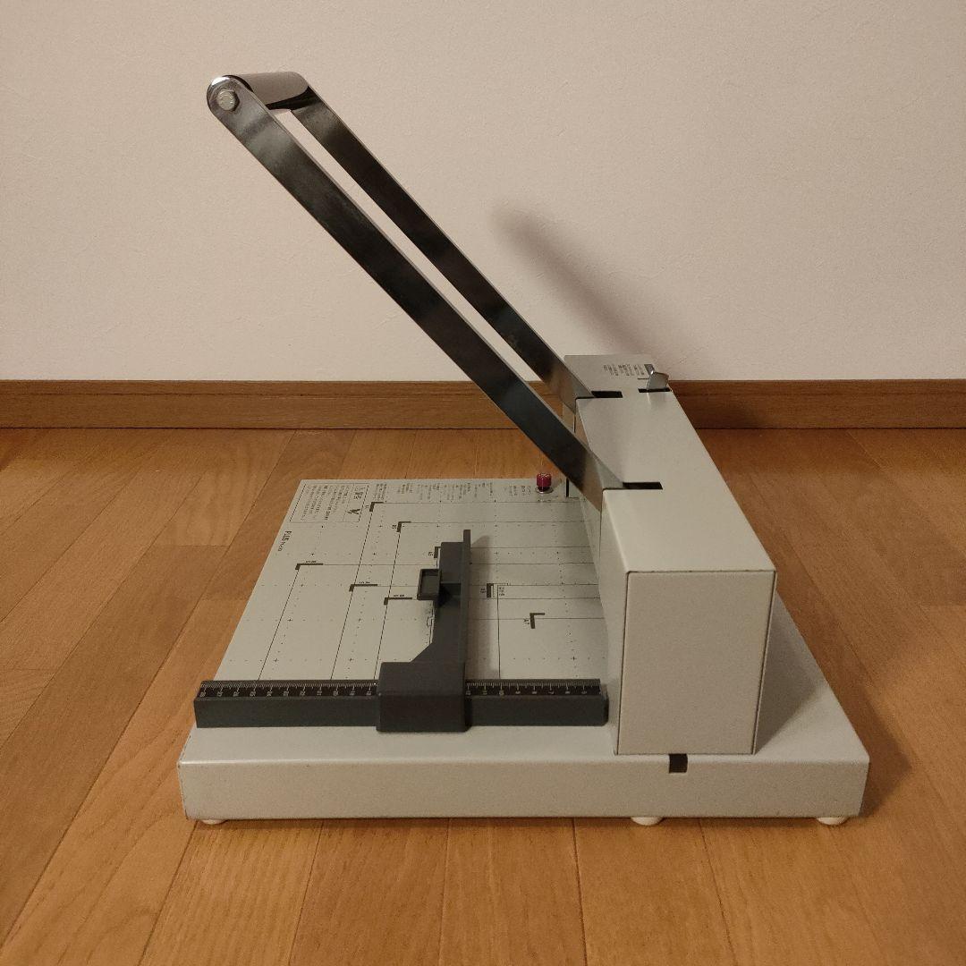 PLUS 裁断機 PK-513 A4対応 事務用品 ペーパーカッター