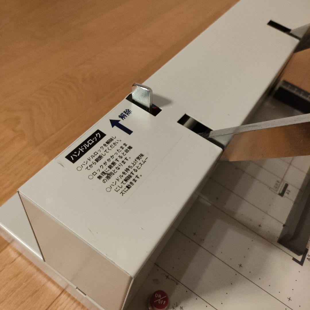 PLUS 裁断機 PK-513 A4対応 事務用品 ペーパーカッター