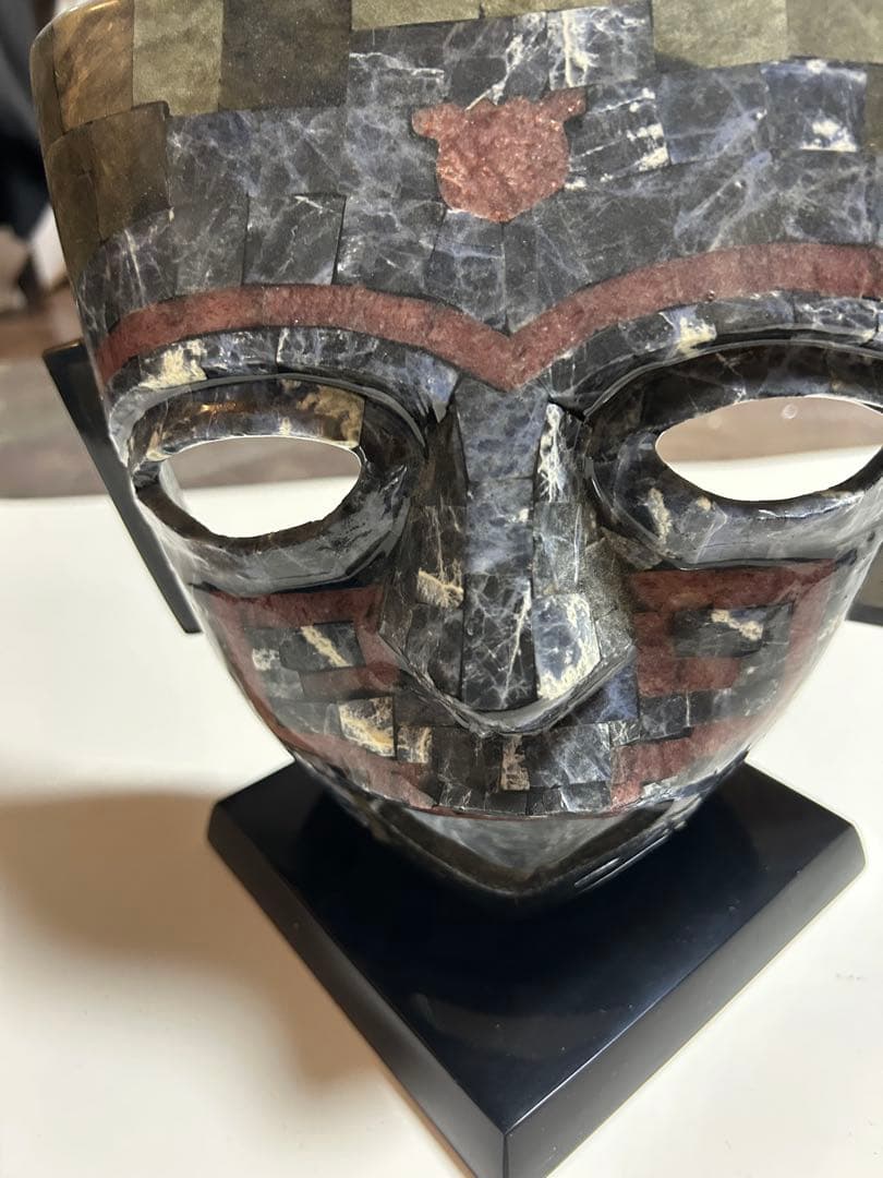 石材製 顔面マスク 黒色台座付き