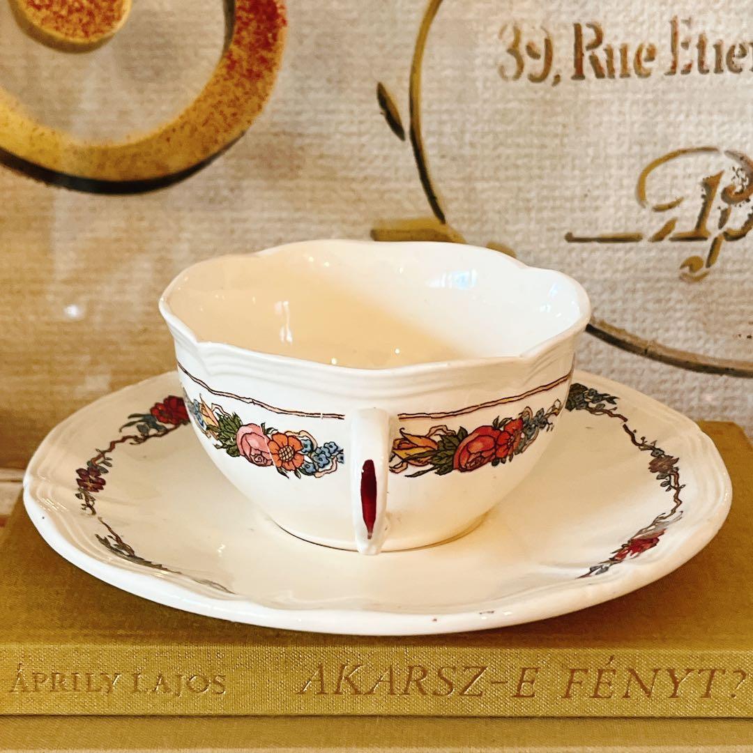 A サルグミンヌ　obernai カップ＆ソーサー