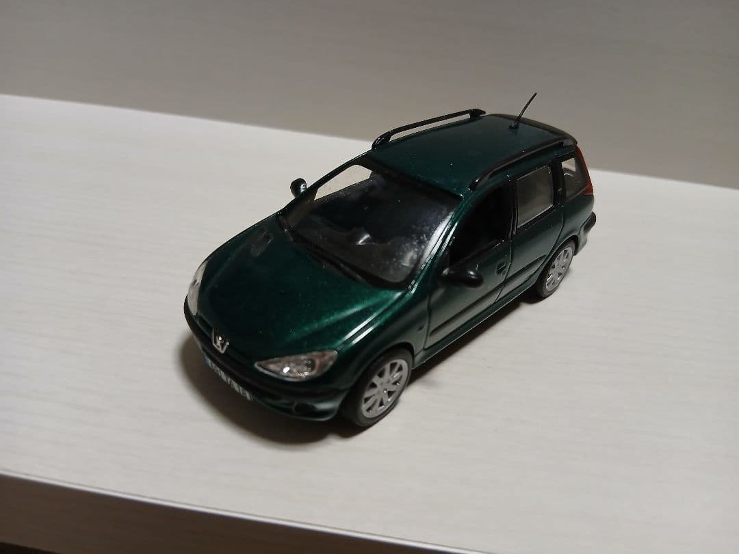 NOREVノレブ製 Peugeotプジョー206SW 1/43スケールミニカー