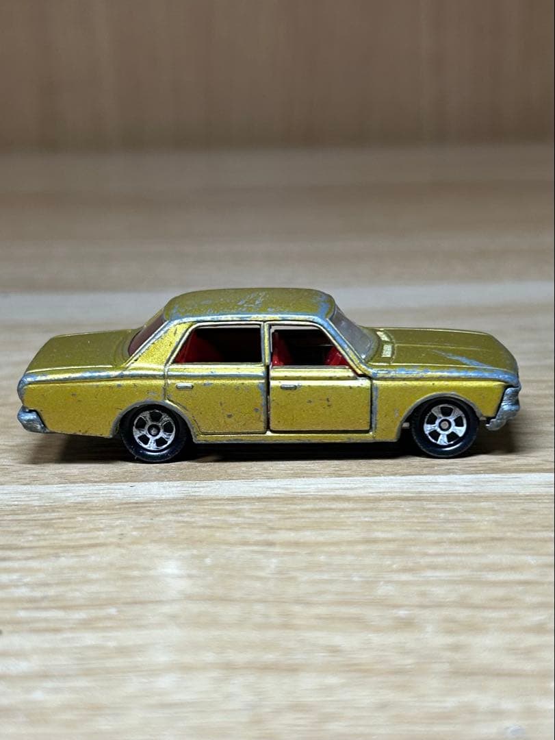 トミカ　黒箱 3-1-4 トヨタ クラウン スーパーデラックス 1Aホイール