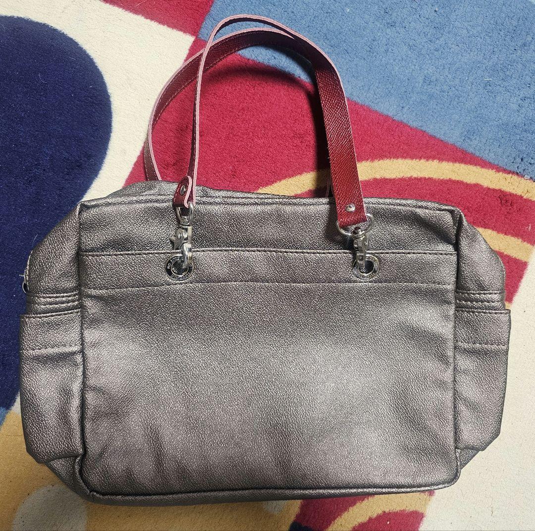 アンジュールアンサック　メタリックグレー ボックス型バッグ