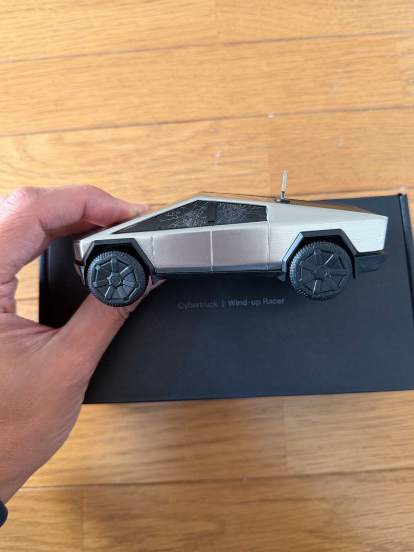 Cybertruck Wind-up Racer シルバー/ブラック 約15cm