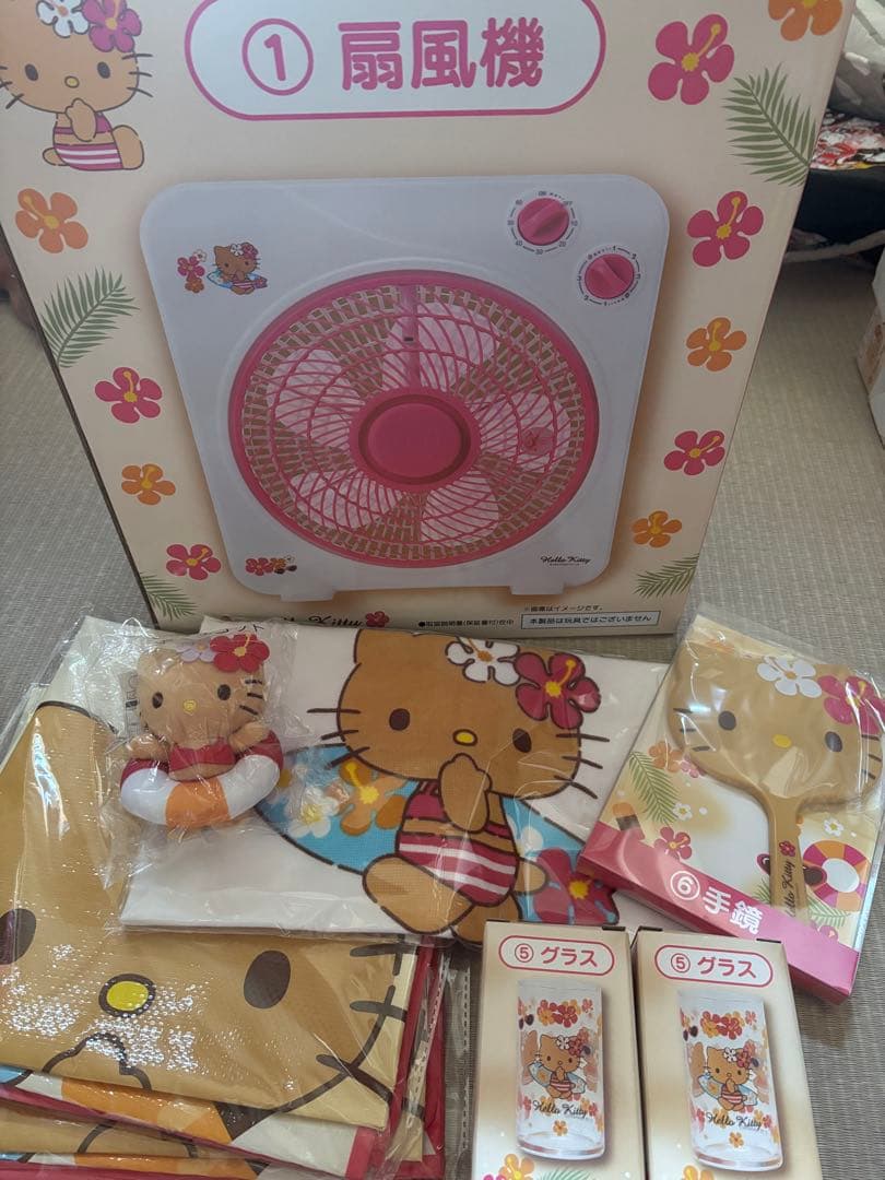 ハローキティ 扇風機 一番くじ　タオル　コップ　鏡　マスコット