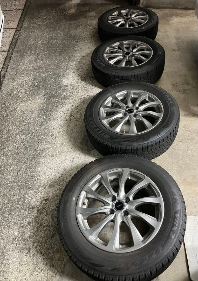 ライズに使用16インチ スタッドレスタイヤ ホイールセットバリ溝VRX2