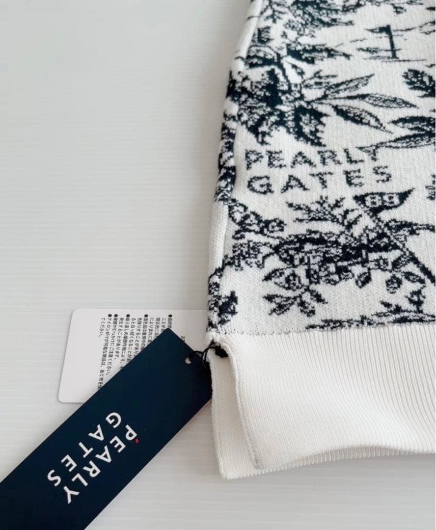 定価72,600円【新品】パーリーゲイツ　セットアップ　ホワイト　花柄