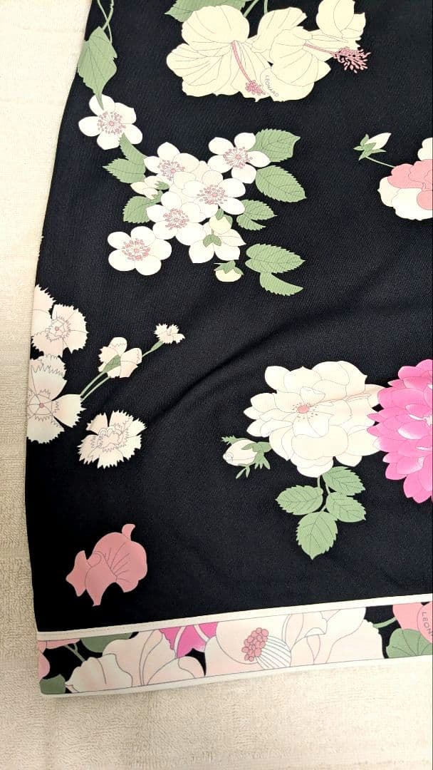 レオナール　Leonard　美品　綺麗な 花柄ラップスタイルワンピース